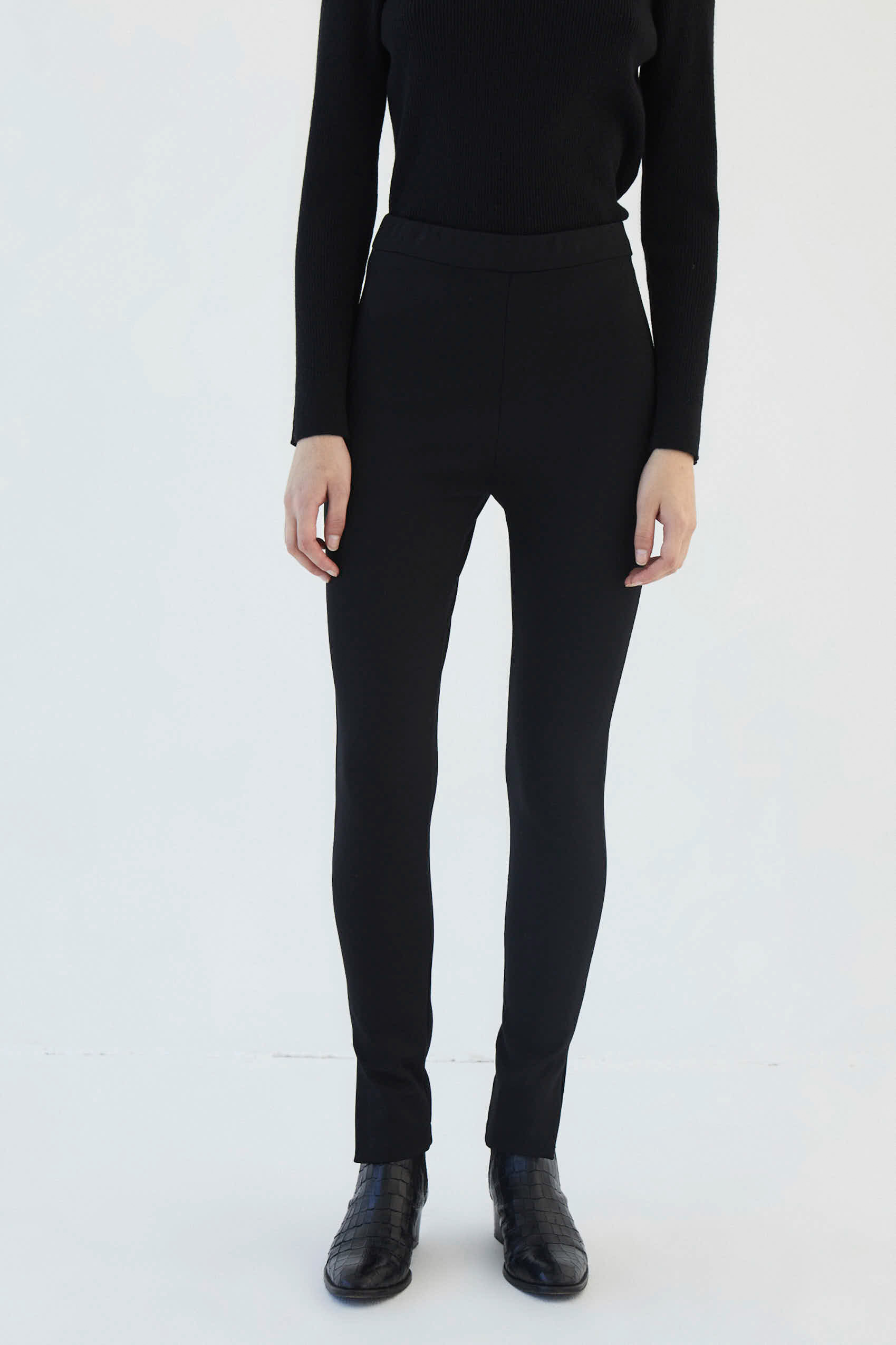 awada_leggings-irala_37-27-2024__picture-50988