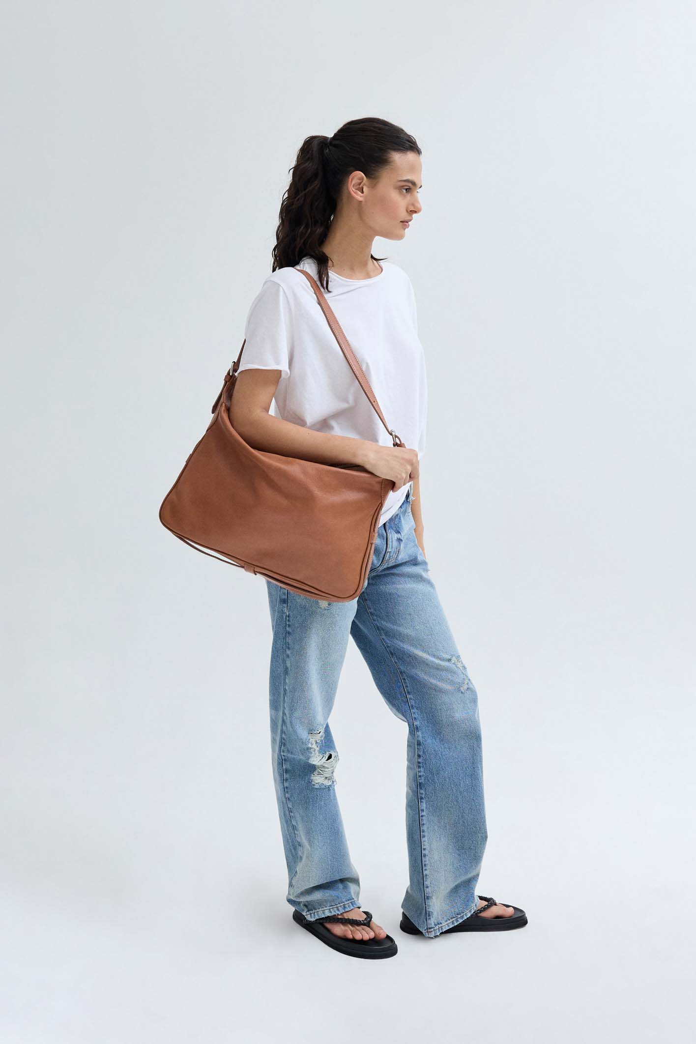awada_cartera-shoulder-_40-25-2025__picture-54112