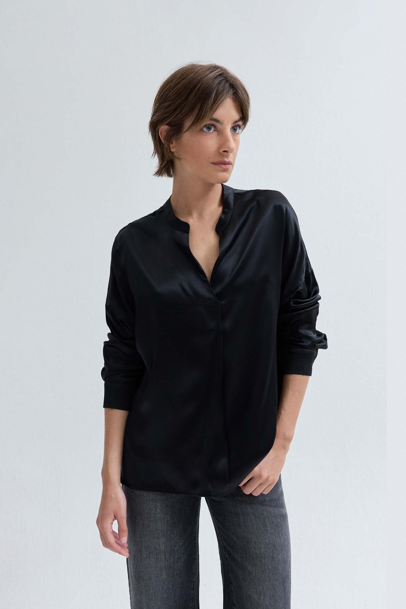 awada_blusa-de-seda-cuello-mao_49-27-2024__picture-54240