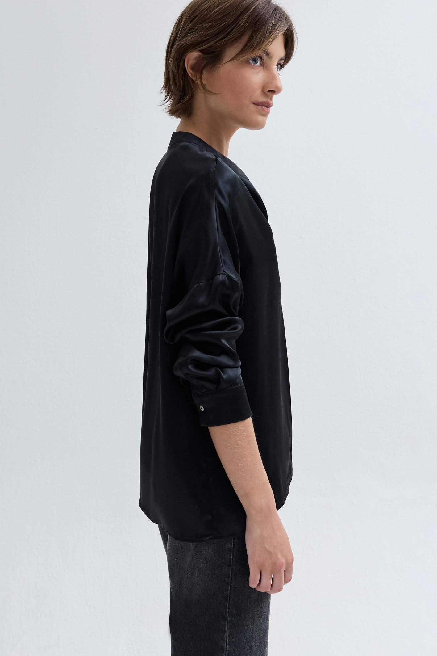 awada_blusa-de-seda-cuello-mao_49-27-2024__picture-54241