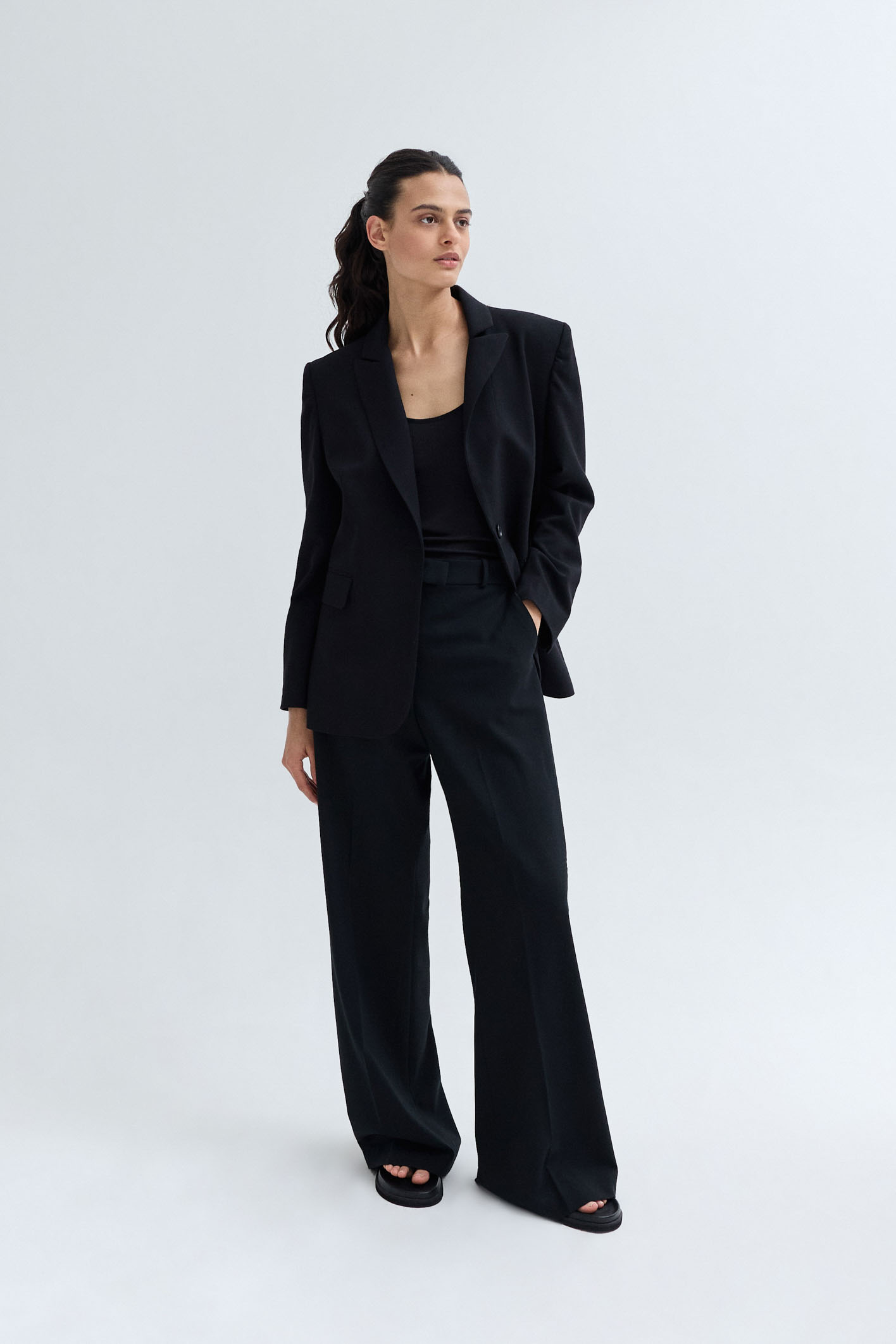 awada_pantalon-sastrero-black_54-27-2024__picture-54285