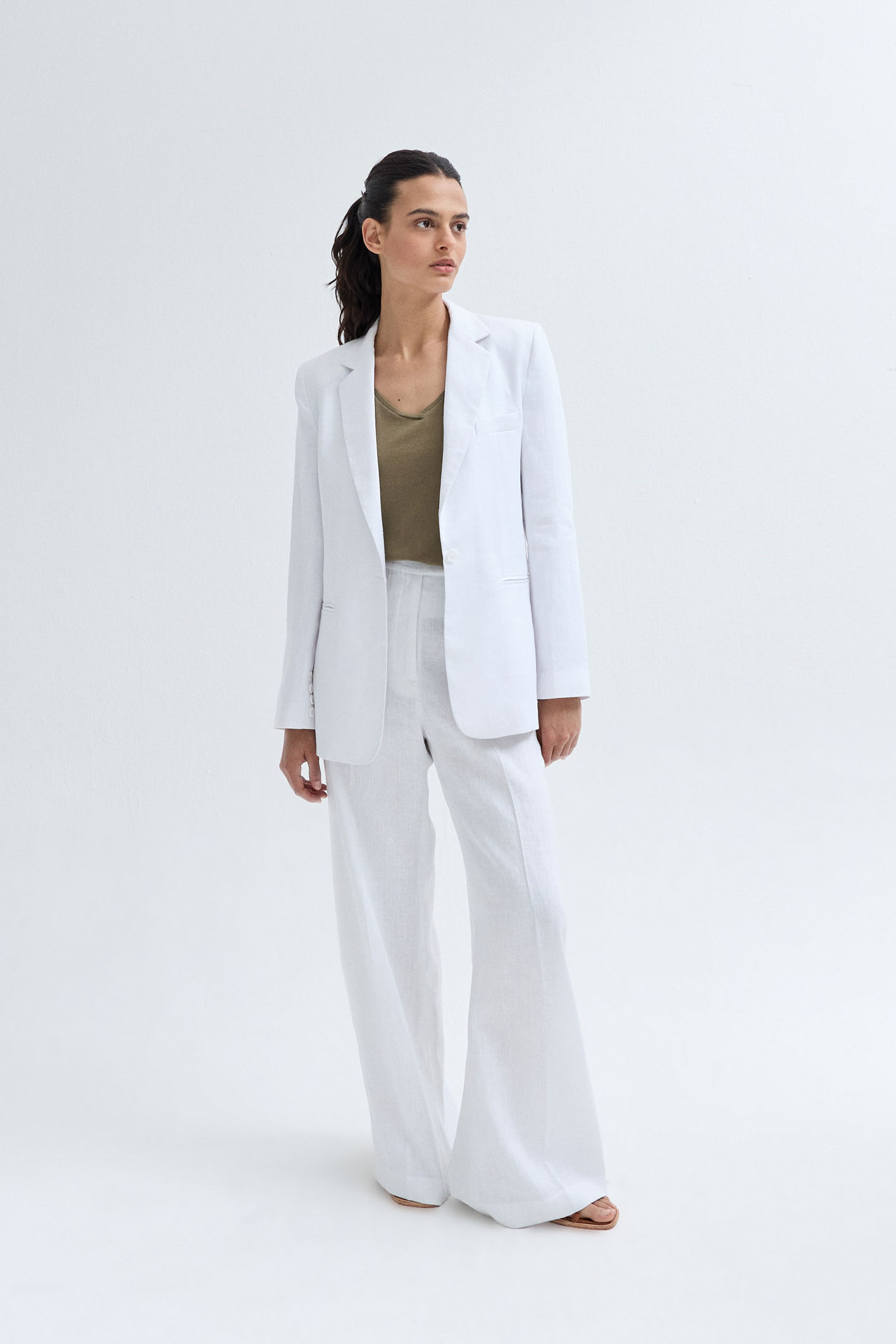 awada_blazer-sastrero-lino_49-27-2024__picture-54318