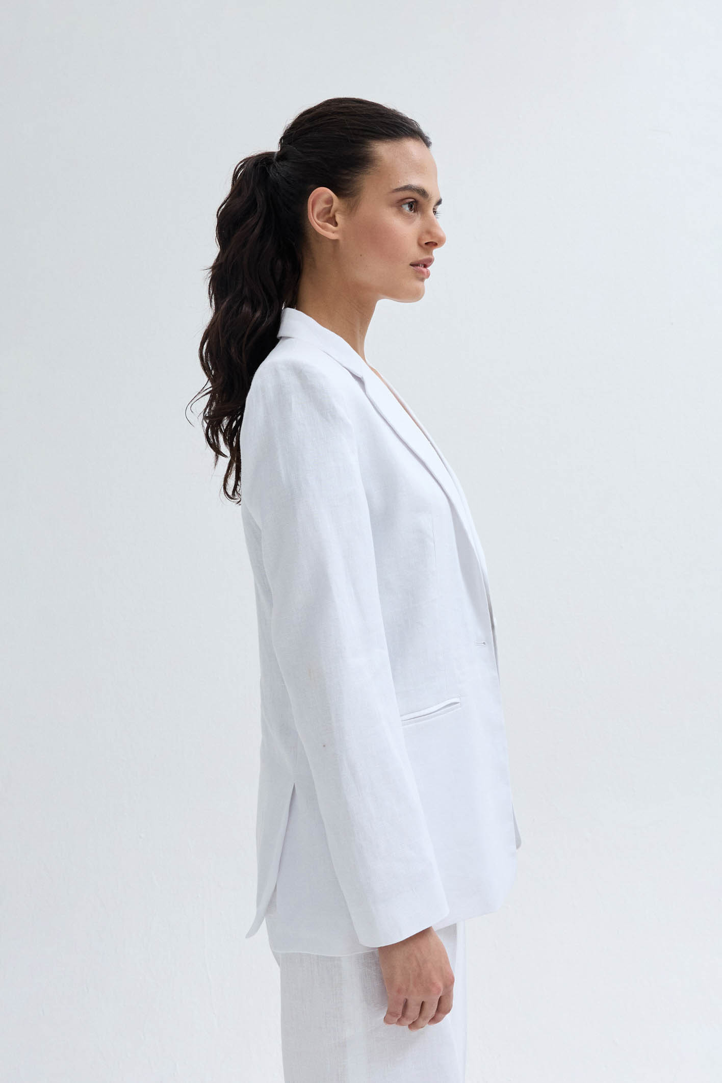 awada_blazer-sastrero-lino_49-27-2024__picture-54386
