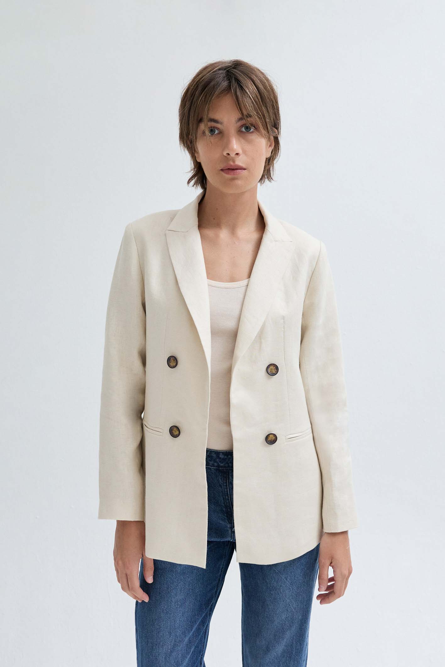 awada_blazer-de-lino_49-27-2024__picture-54408