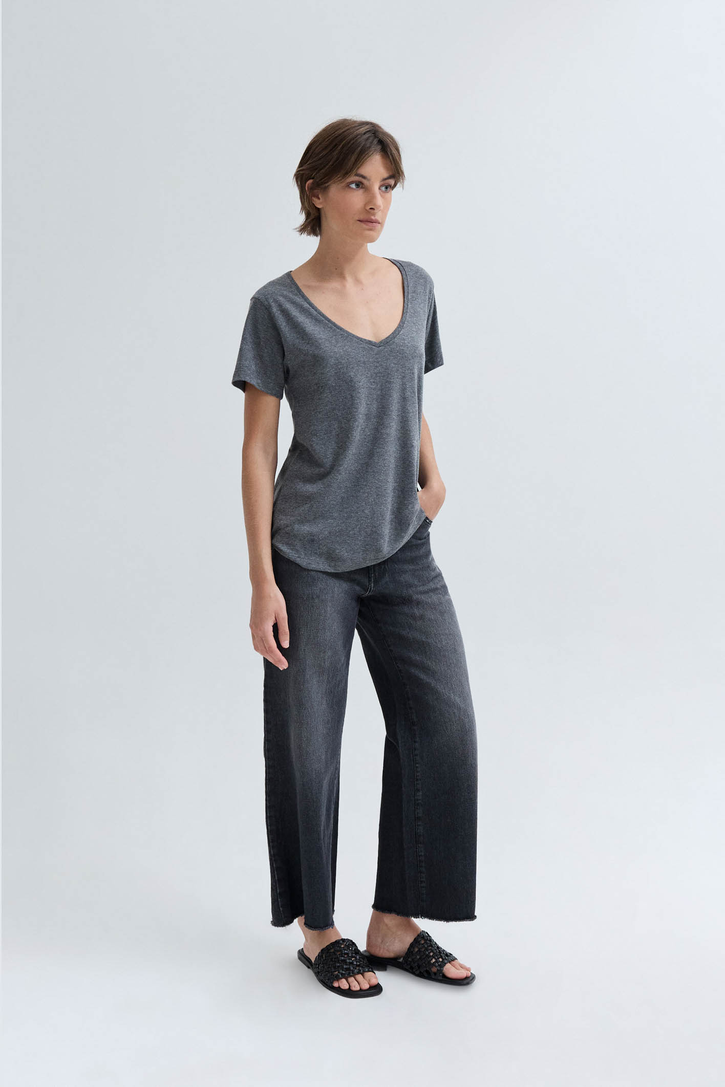 awada_remera--escote-v-alg_06-15-2024__picture-54437