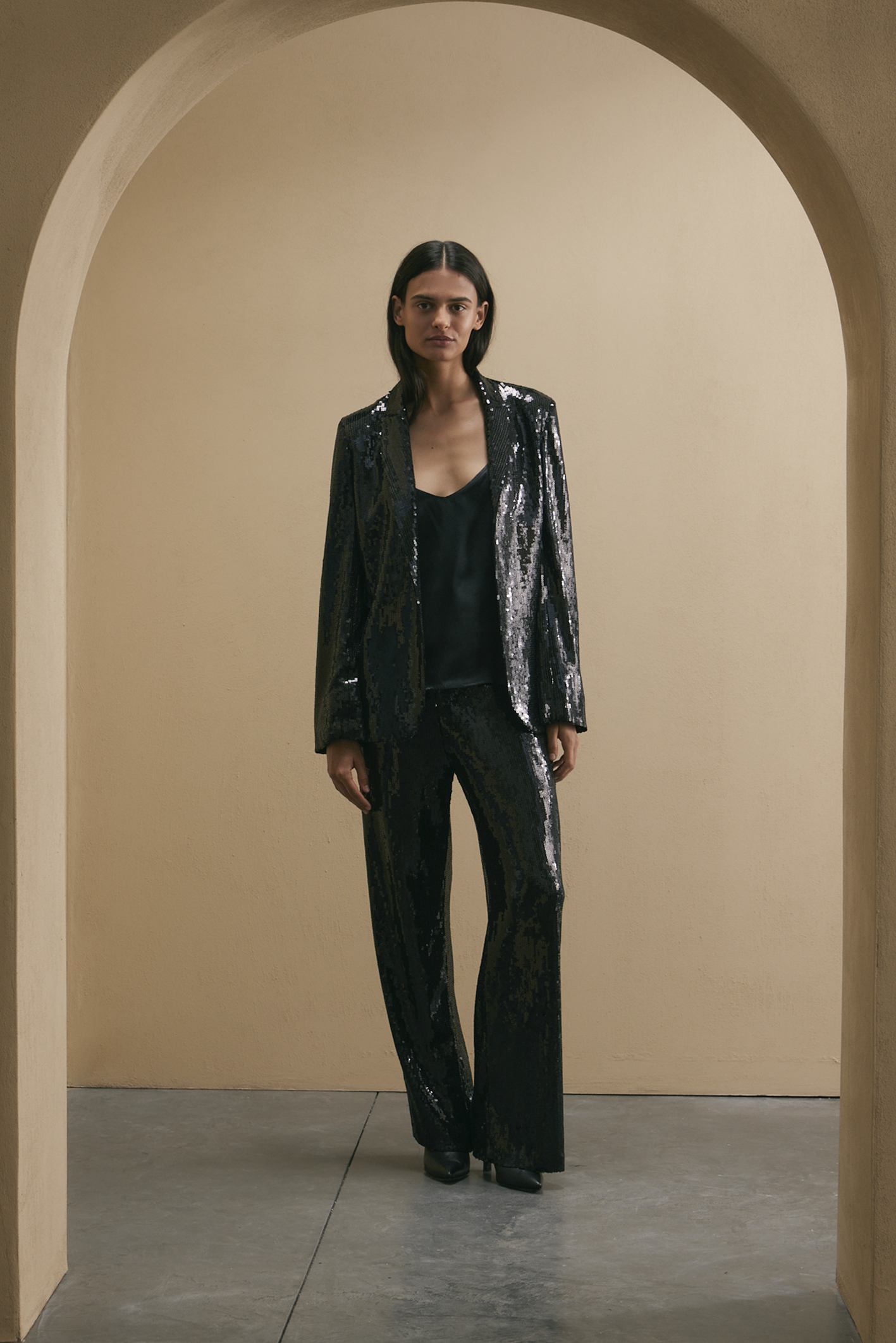awada_blazer-paillette_52-30-2025__picture-56649