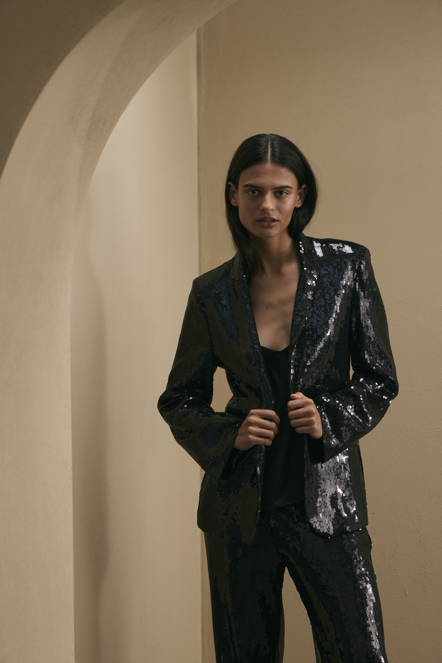 awada_blazer-paillette_52-30-2025__picture-56650