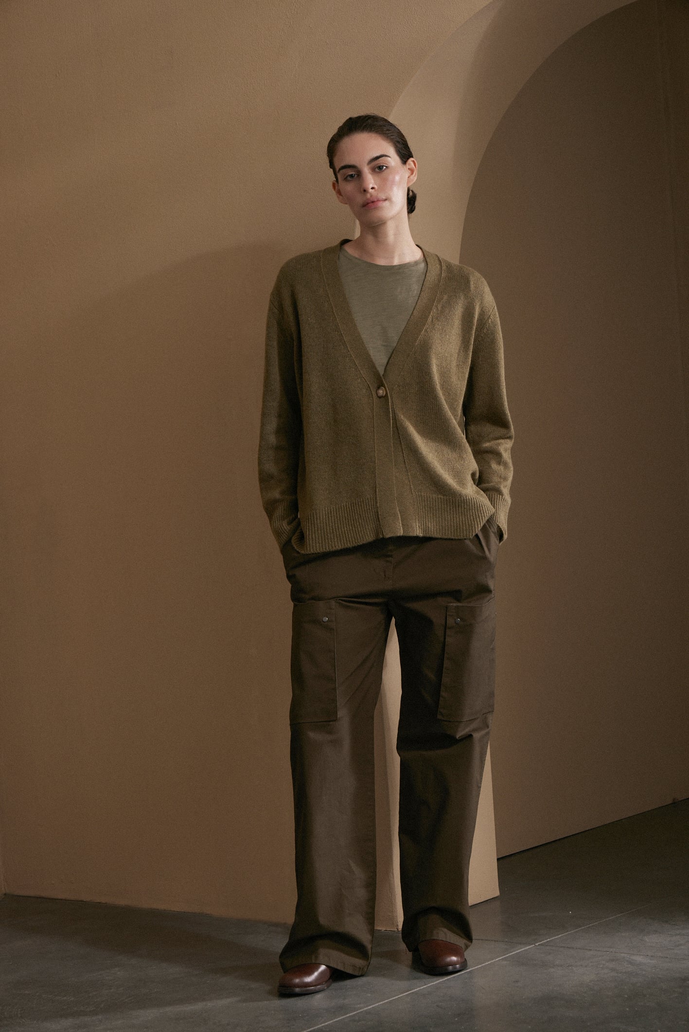 awada_sweater-cashmere-cardigan_08-10-2025__picture-57064