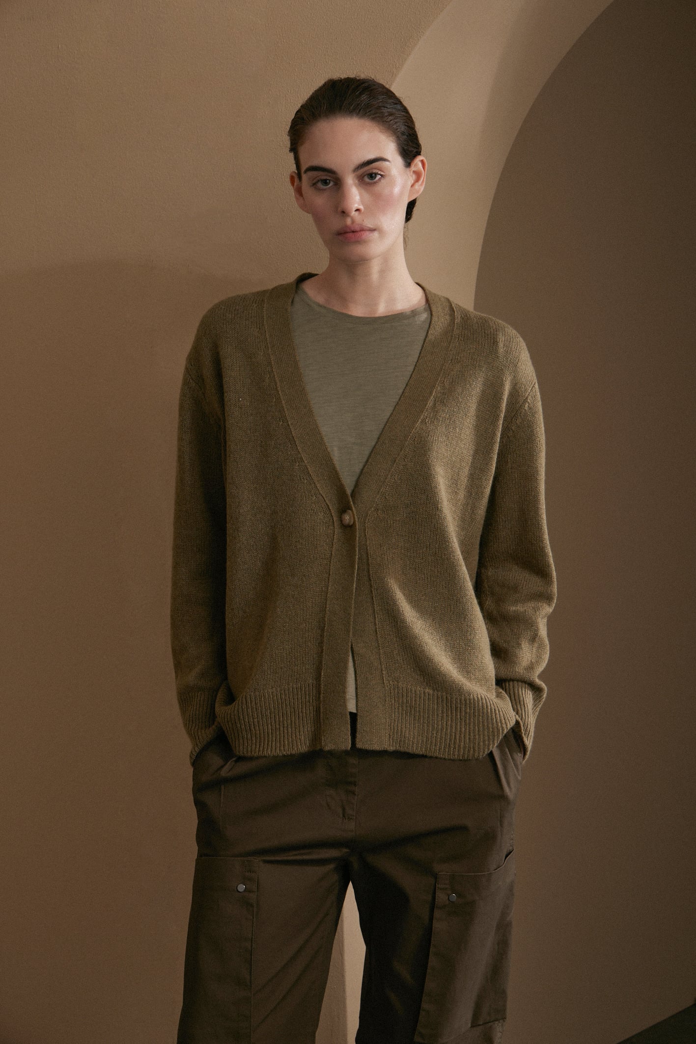 awada_sweater-cashmere-cardigan_08-10-2025__picture-57065