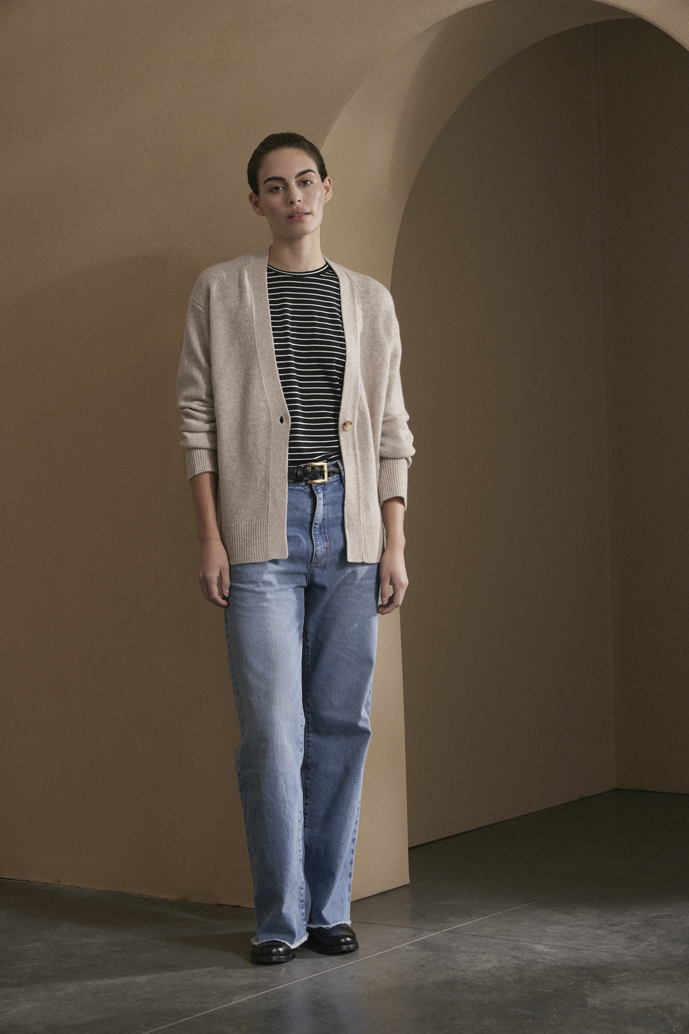 awada_sweater-cashmere-cardigan_08-10-2025__picture-57331