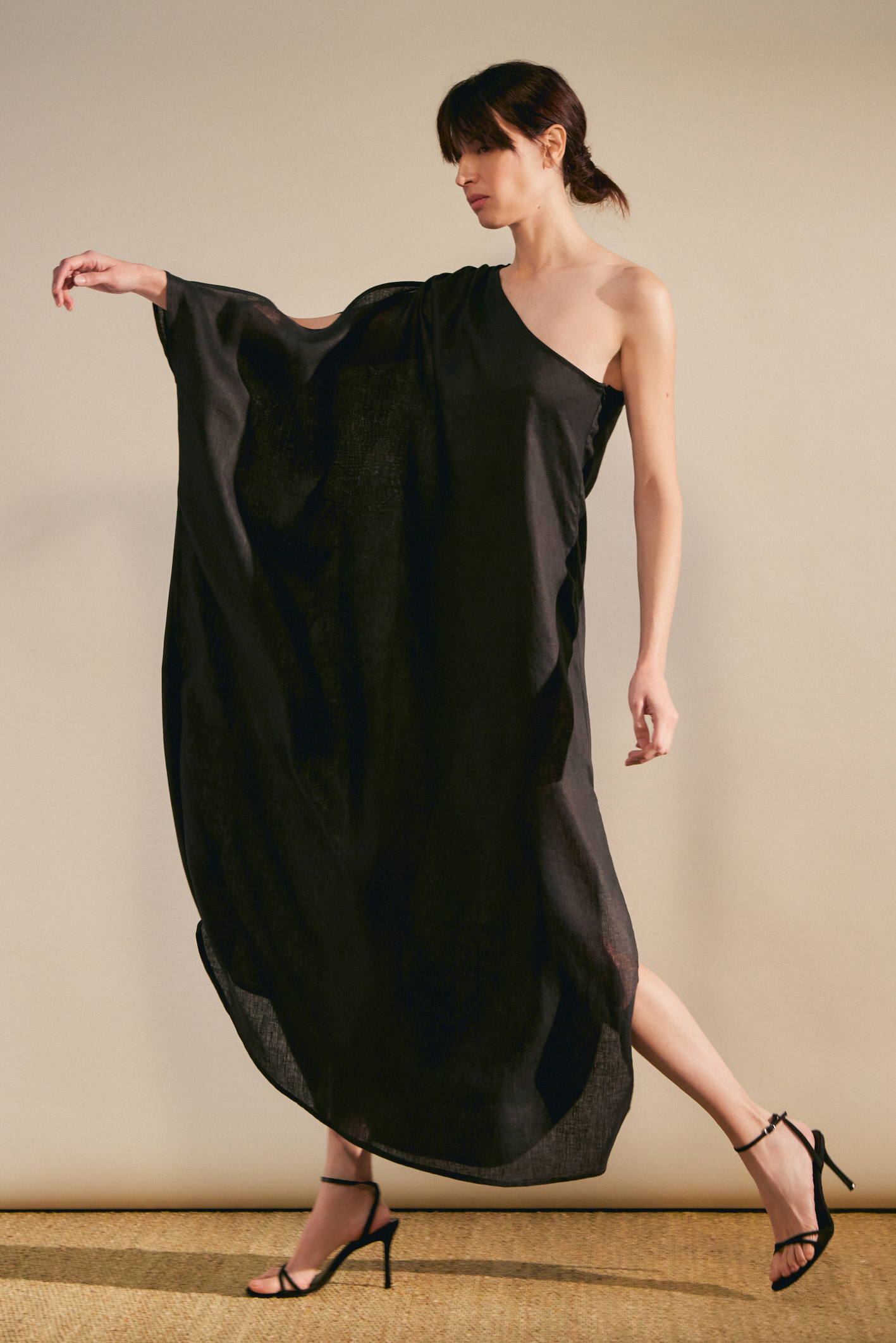 awada_vestido-amplio-lino_27-04-2026__picture-61471
