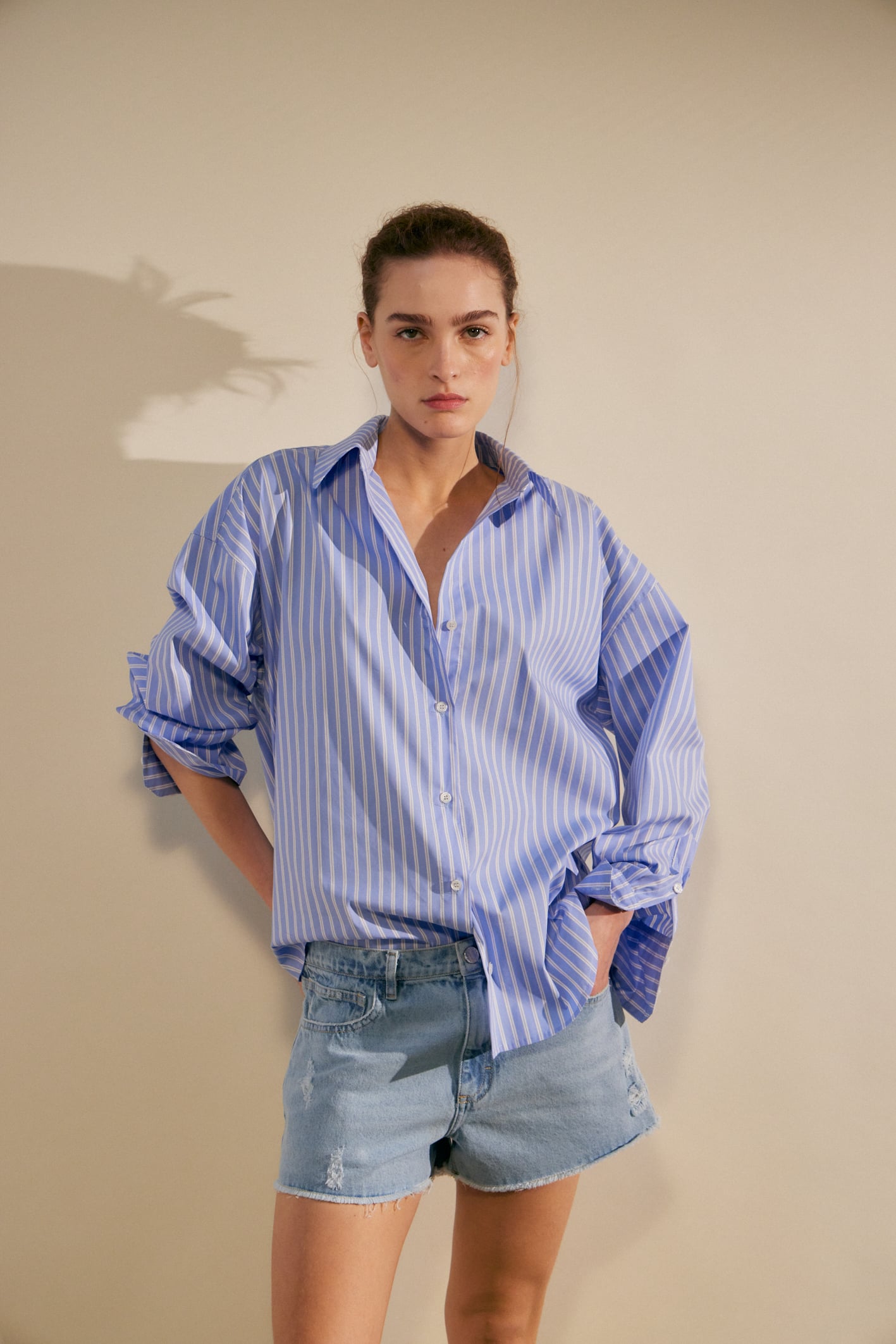 awada_camisa-over-rayada_42-06-2025__picture-61484