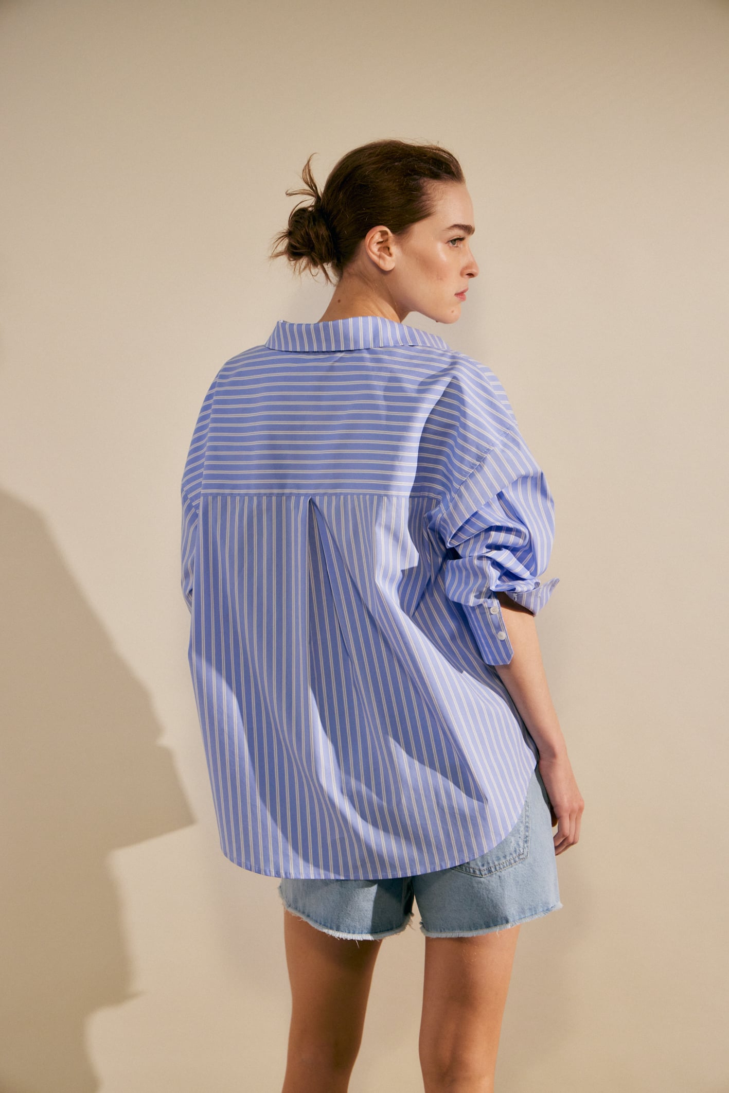 awada_camisa-over-rayada_42-06-2025__picture-61488