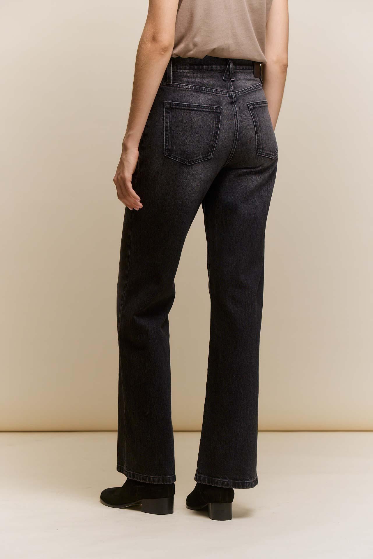 awada_jean-straight-grey_36-19-2026__picture-64330
