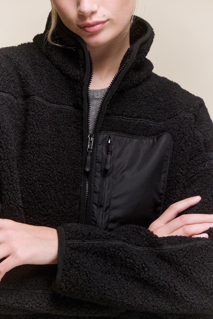 awada_campera-deportiva-sherpa_28-14-2026__picture-65029