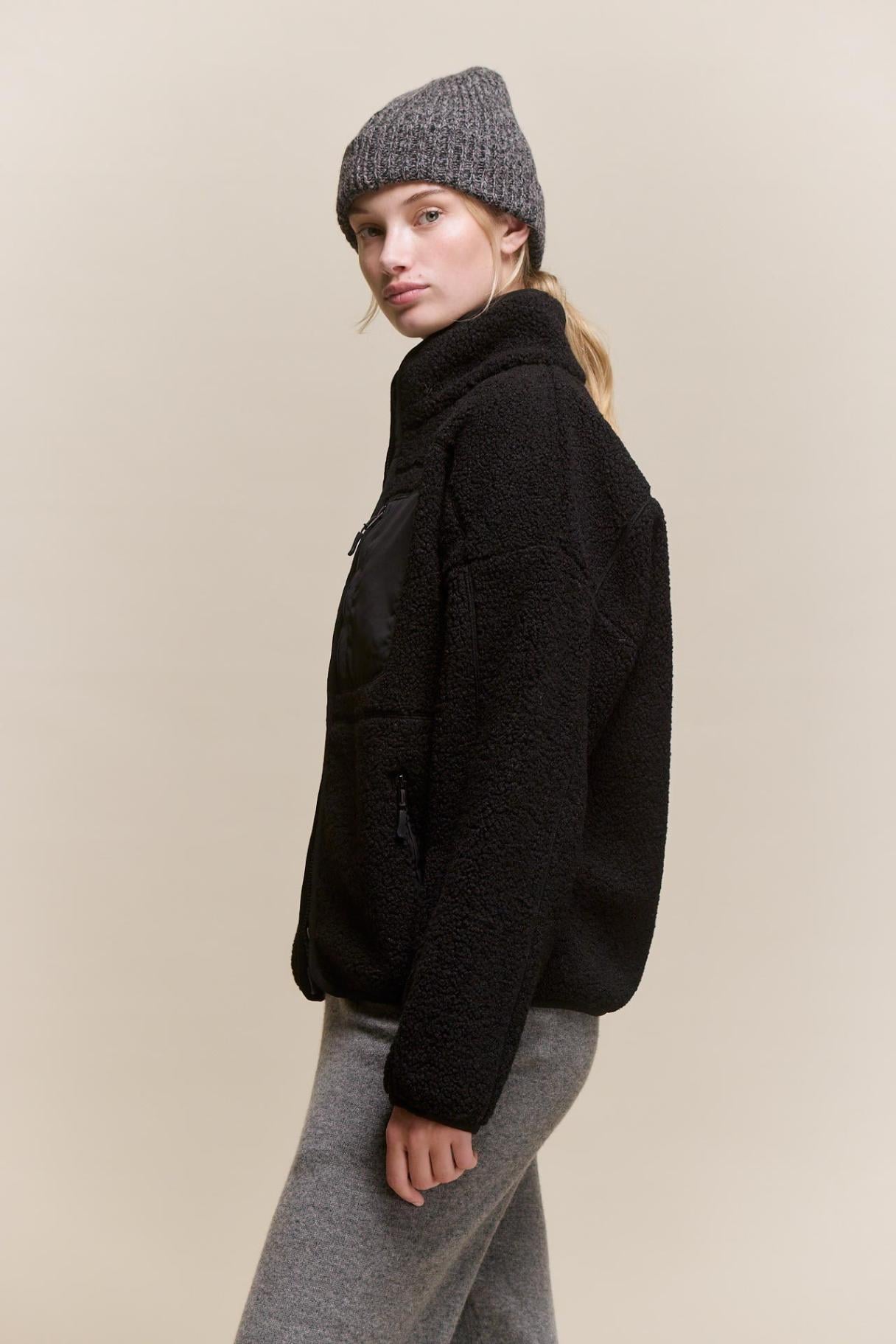 awada_campera-deportiva-sherpa_28-14-2026__picture-65030