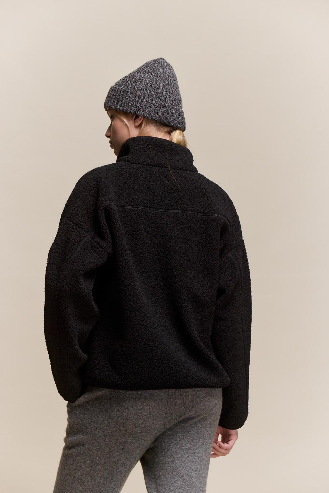 awada_campera-deportiva-sherpa_28-14-2026__picture-65031