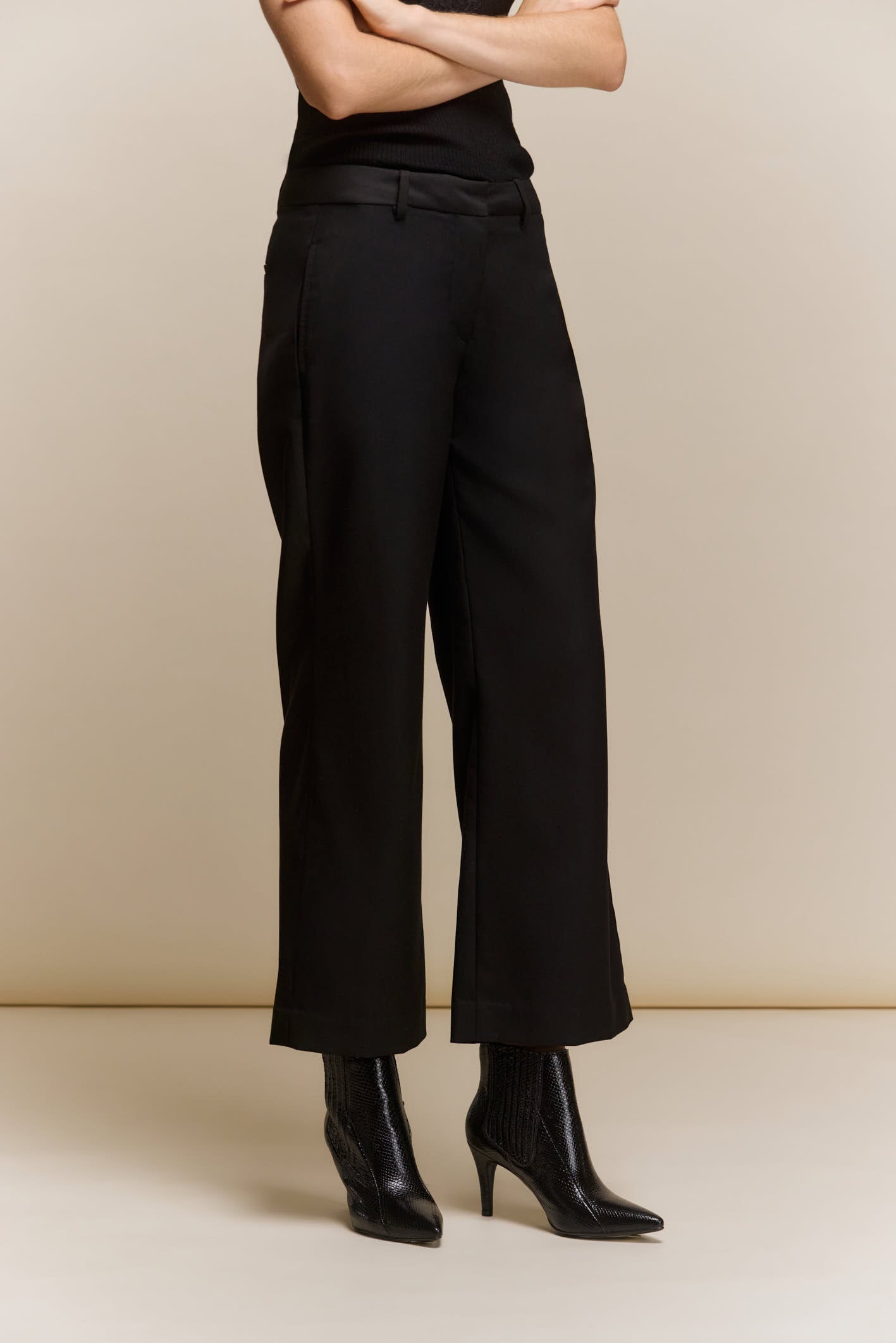 awada_pantalon-sastre_31-09-2026__picture-65093