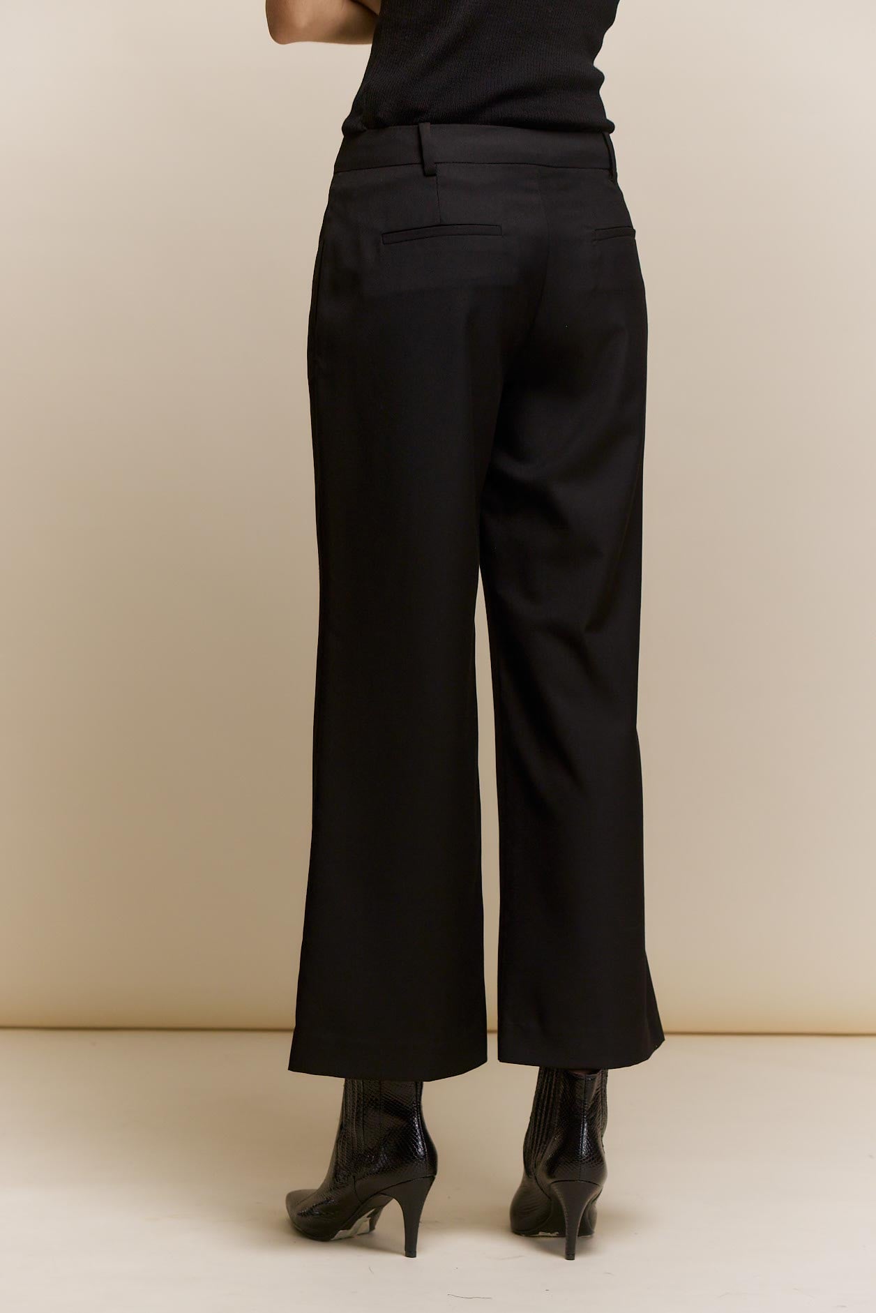 awada_pantalon-sastre_31-09-2026__picture-65094