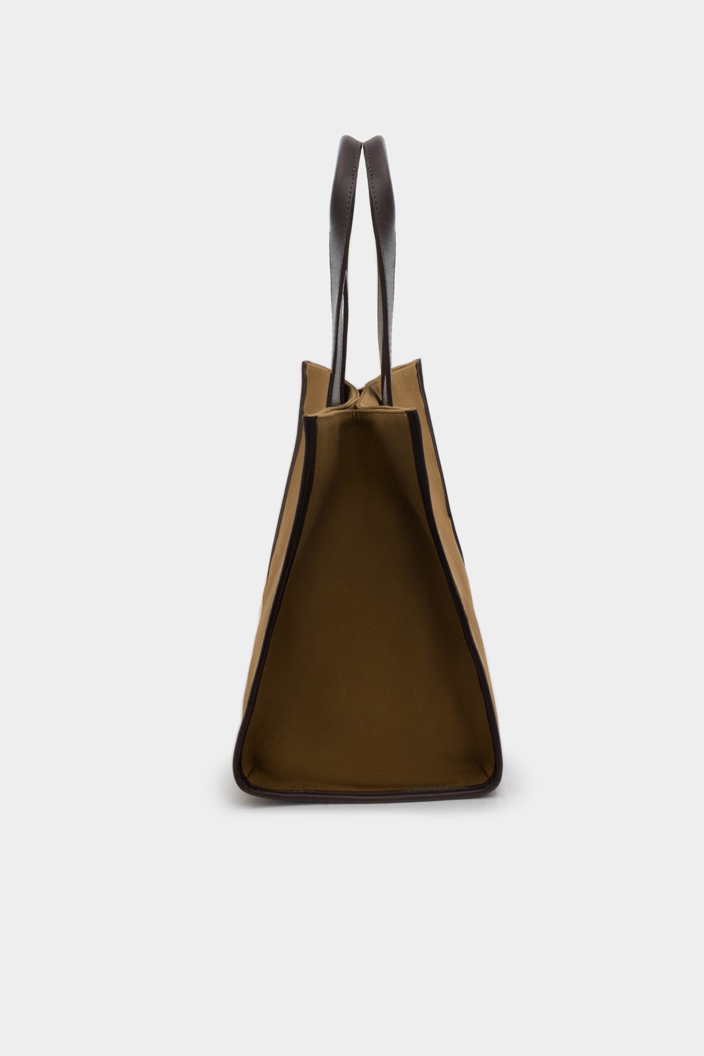 awada_cartera-gabardina_58-14-2026__picture-65389